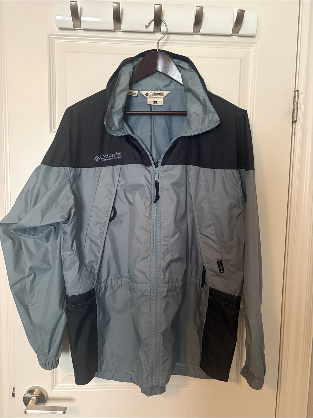 Columbia Two-Tone Gray and Black Women's Windbreaker